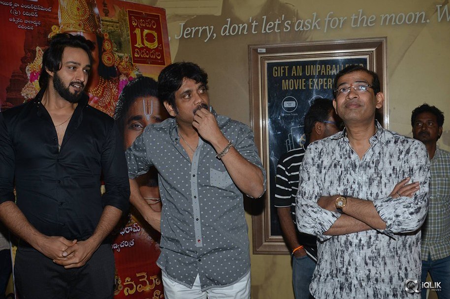 Celebs-at-Om-Namo-Venkatesaya-Movie-Special-Show